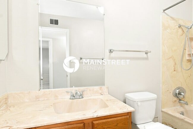 Building Photo - 3 Bedroom Pet-Friendly Home in Glendale, AZ with Main Street Renewal