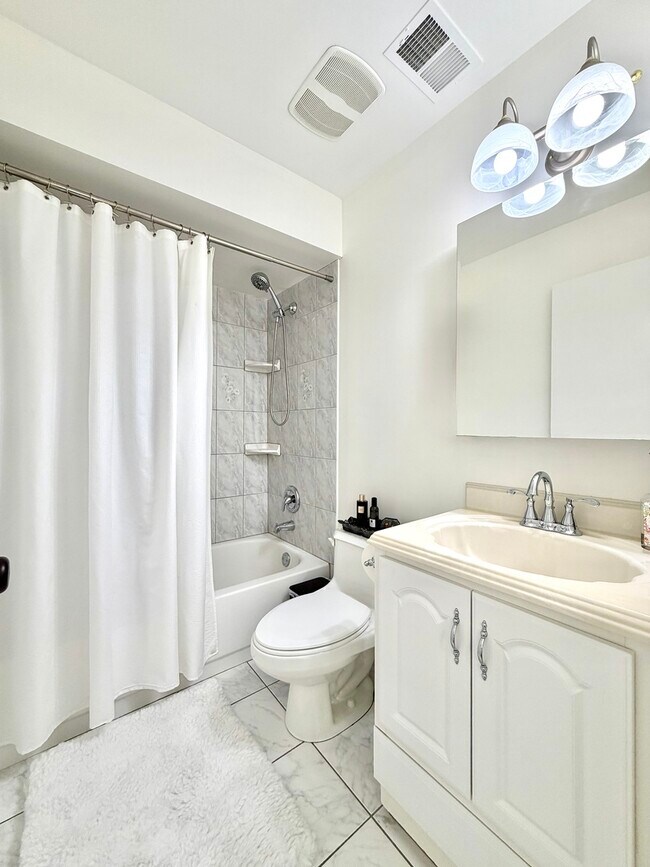 Building Photo - 1212 Williamsport Dr