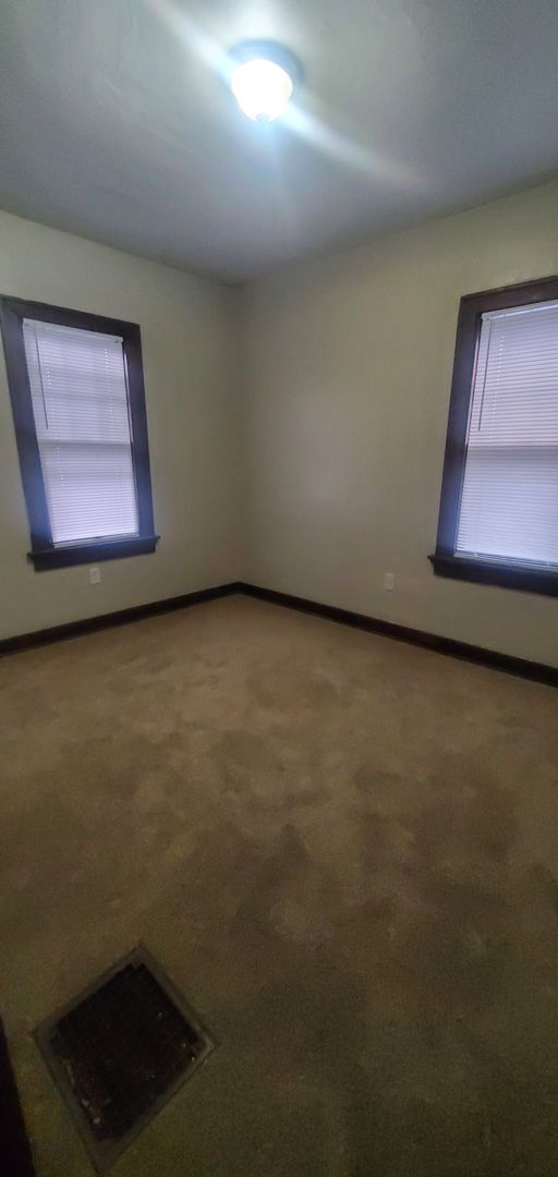 Building Photo - 118 N Quentin Ave