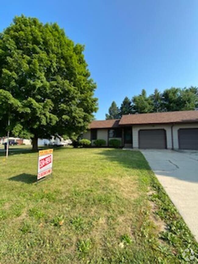 Building Photo - 1721 Graceland Ct