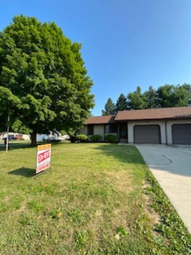 Primary Photo - 1721 Graceland Ct