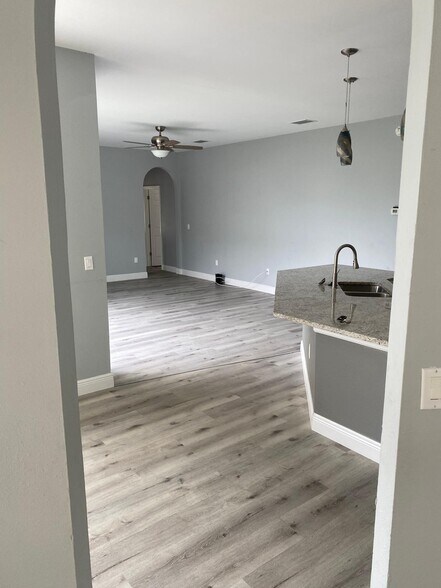 Building Photo - 1341 Flaxwood Ave
