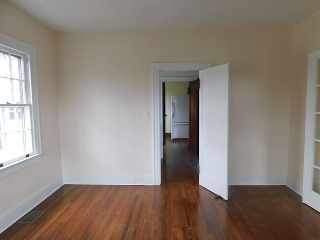 Building Photo - Fantastic mix of charm and updates!