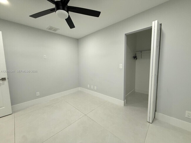 Building Photo - 123 1st St