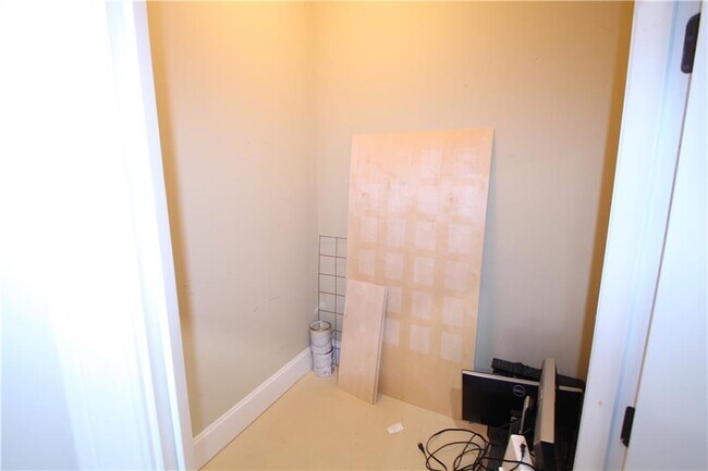 Building Photo - 11 Perimeter Center E