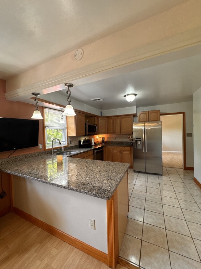 Building Photo - 4902 Creek Dr