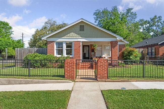 Primary Photo - 1139 Le Green St