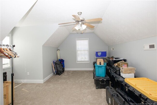 Building Photo - 355 Hogart St