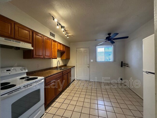 Building Photo - 7808 E Heatherbrae Ave