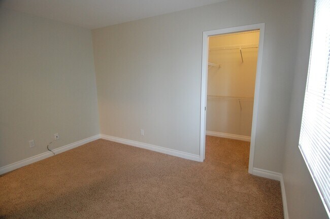 Building Photo - 142 W Marquita