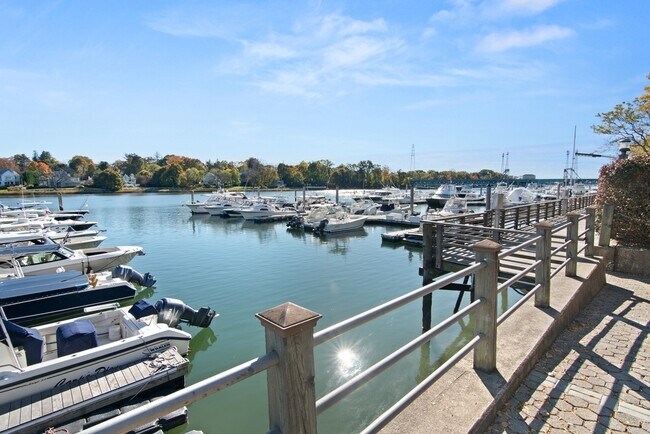 Building Photo - 7 River Rd