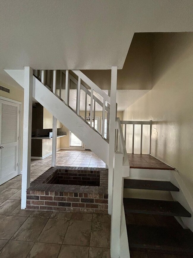 Building Photo - Available Now 3Br Townhome Ashely Villas