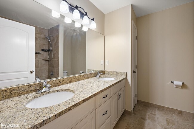 Building Photo - 46267 Terrace Dr