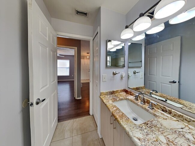 Building Photo - 1118 Vista Palma Way