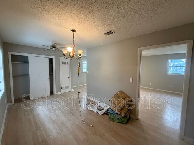 Building Photo - 3200 Meador Rd