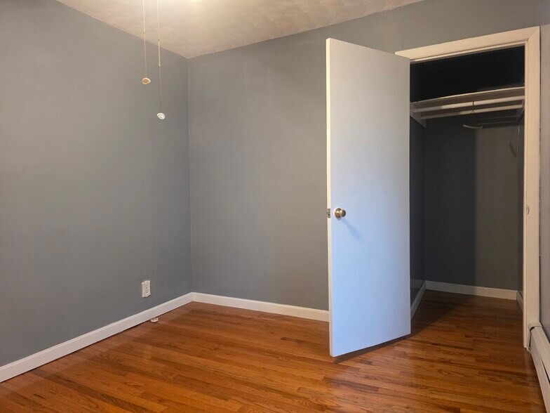 Building Photo - 63 Oak St