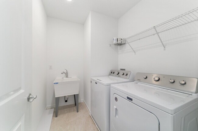 Building Photo - 5543 SW 85th Ave Rd