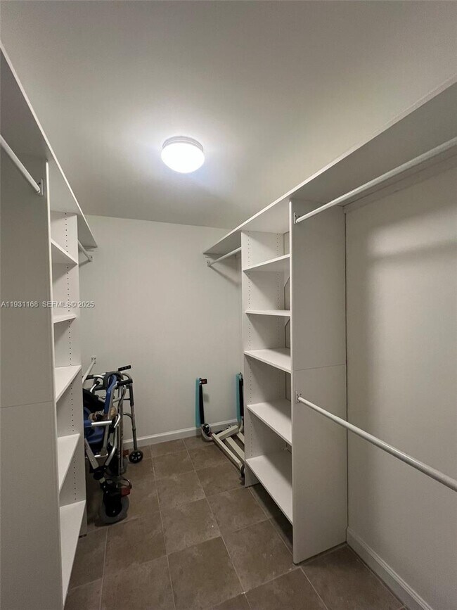 Building Photo - 9030 SW 40th Terrace