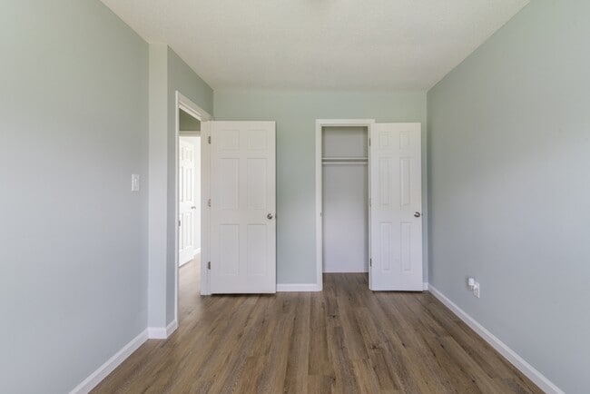Building Photo - 578 Tryon Pl