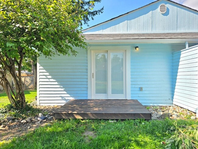 Building Photo - 2 Bedroom Unit Available Now in Gold Bar