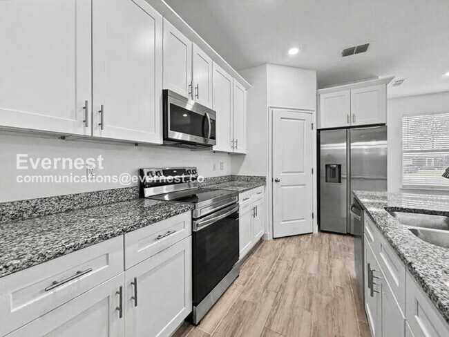 Building Photo - Limited Time Special Offer / 4 Bed, 3.5 Bath Home with Garage / Pet-Friendly / Vouchers Accepted ...