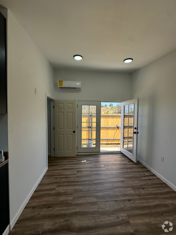Building Photo - 268 Meadowbrook Dr