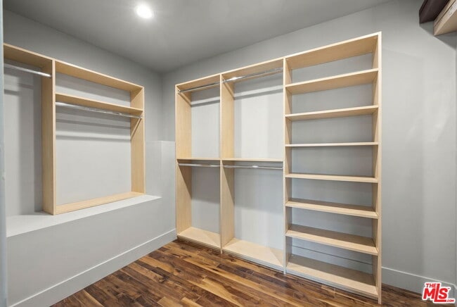 Building Photo - 2035 De Mille Dr