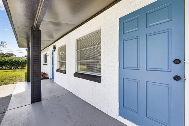 Building Photo - 3034 Touraine Ave