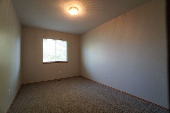 Building Photo - 1072 Scarlet Oak Dr