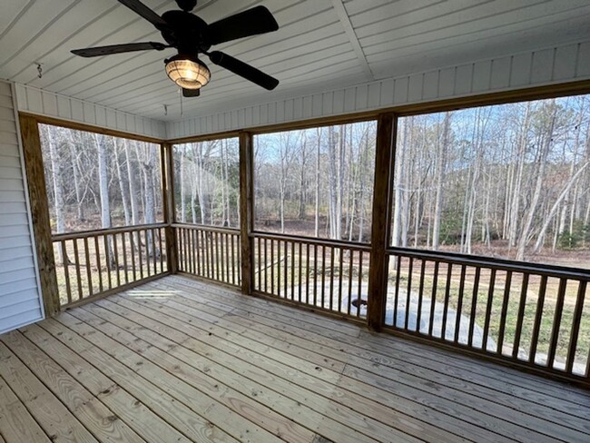 Building Photo - Charming 3BR/2BA Cottage Retreat on Large ...