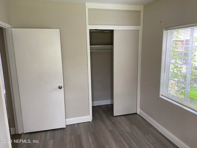 Building Photo - 5366 Baycrest Rd