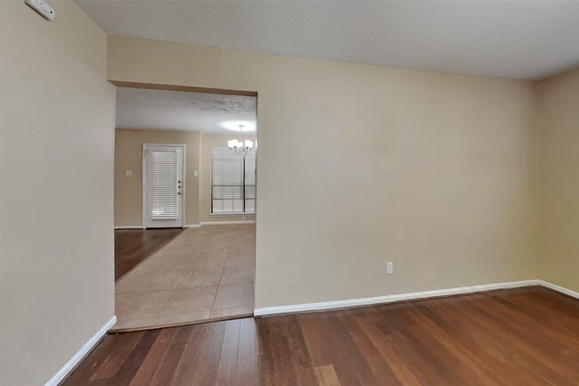 Building Photo - 151 E Pathfinders Cir