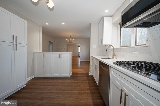 Building Photo - 1457 Manoa Rd