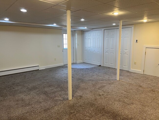 Building Photo - Newly Renovated Spacious 3 Bedroom Townhou...