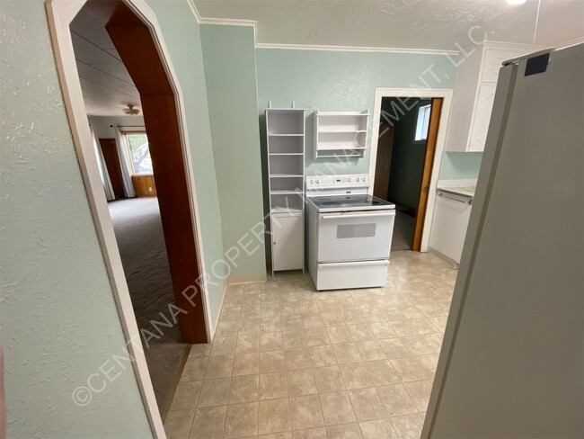 Building Photo - Spacious Two Bedroom Home on the Flats!