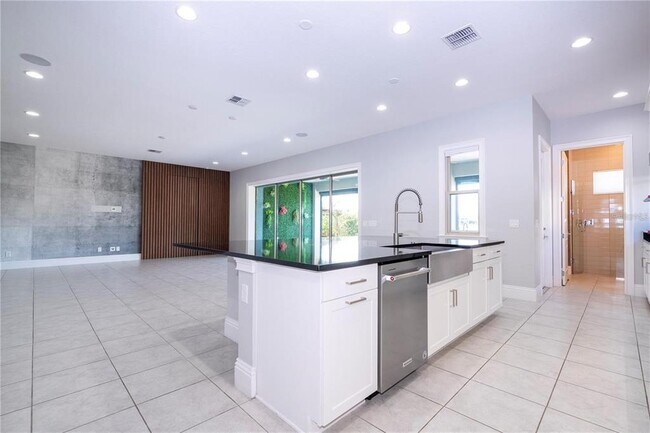Building Photo - 13370 Alderley Dr