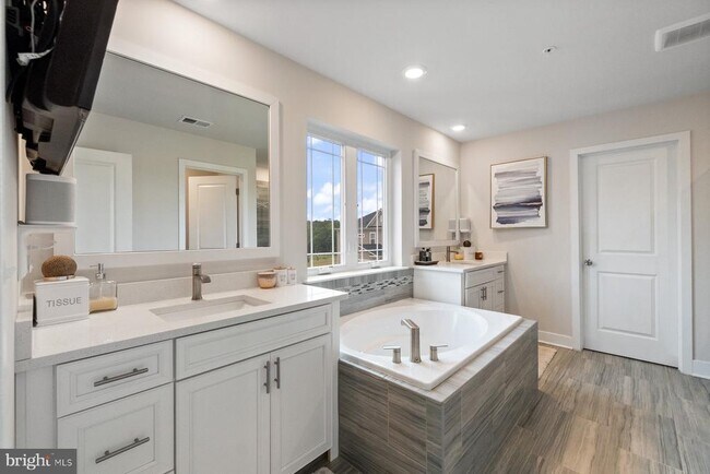 Building Photo - 4378 Shakespeare Cir