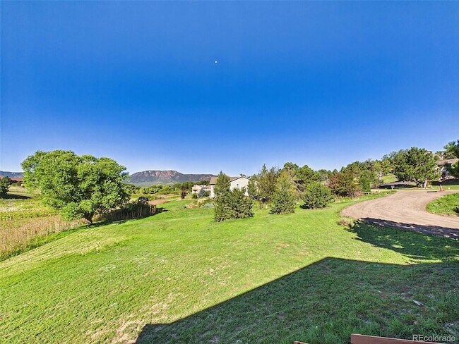 Building Photo - 1185 S Park Dr