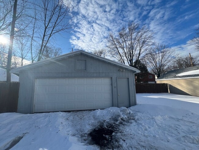 Building Photo - Click the “Apply Now” button or email wapmrentals@gmail.com for a prompt response.