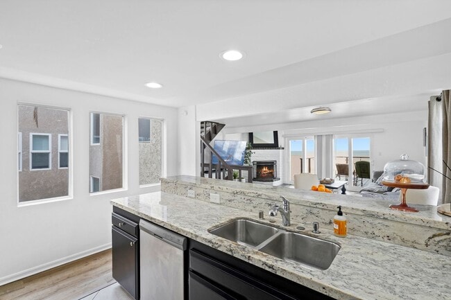 Building Photo - 309 Ocean Dr