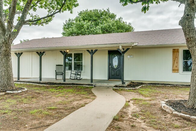 Building Photo - Hard to find Weatherford, TX rental with l...