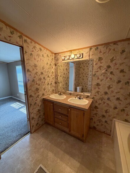 Building Photo - 16 Tylers Cookie Ln