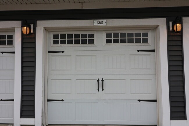 Building Photo - 360 Farmingdale Cir