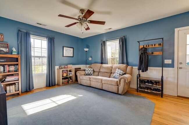 Building Photo - Charming 2 Bedroom 2 Bath Home In The Heart Of Downtown Mebane With Massive Fenced In Yard!!
