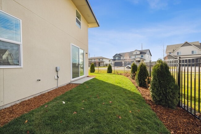 Building Photo - Move-In Ready Elegance - 4 Bedrooms! Pet Friendly!