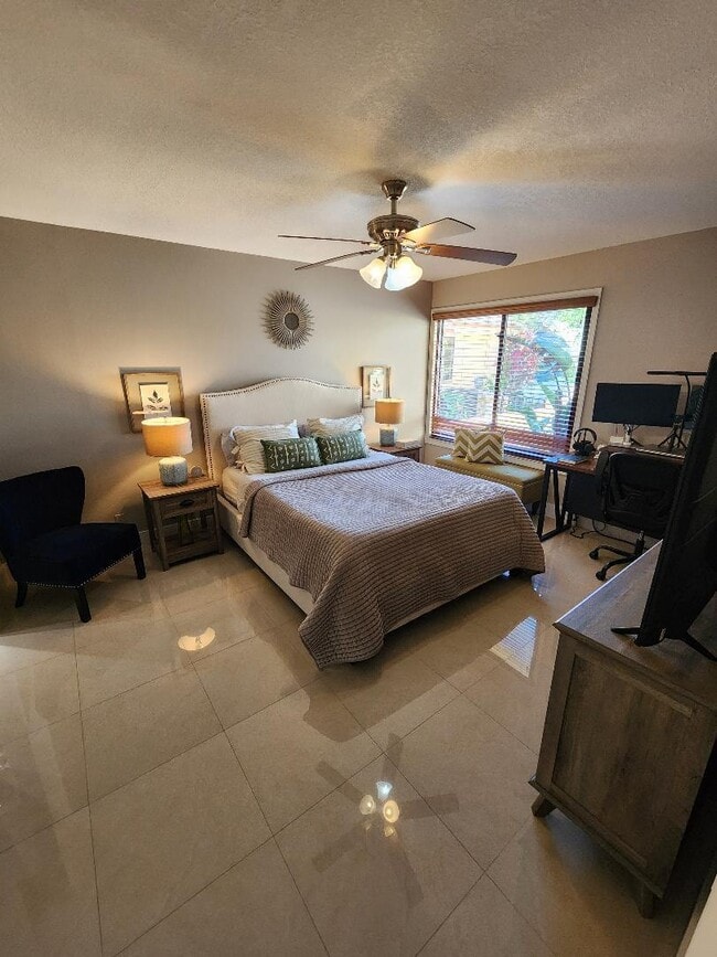 Building Photo - 3760 NW 19th St