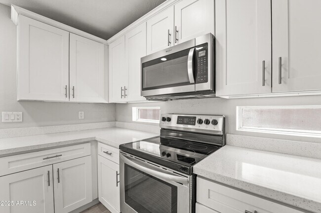 Building Photo - 11215 W Heatherbrae Dr