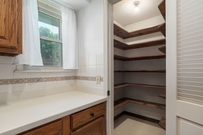 Building Photo - Charming 3 Bed | 2 Bath Home with Beautiful Outdoor Living