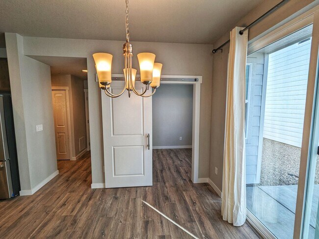 Building Photo - 3 Bedroom, 2.5 Bathroom with two car garage