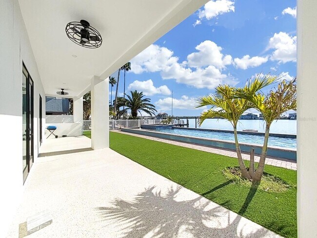 Building Photo - 882 Bay Point Dr